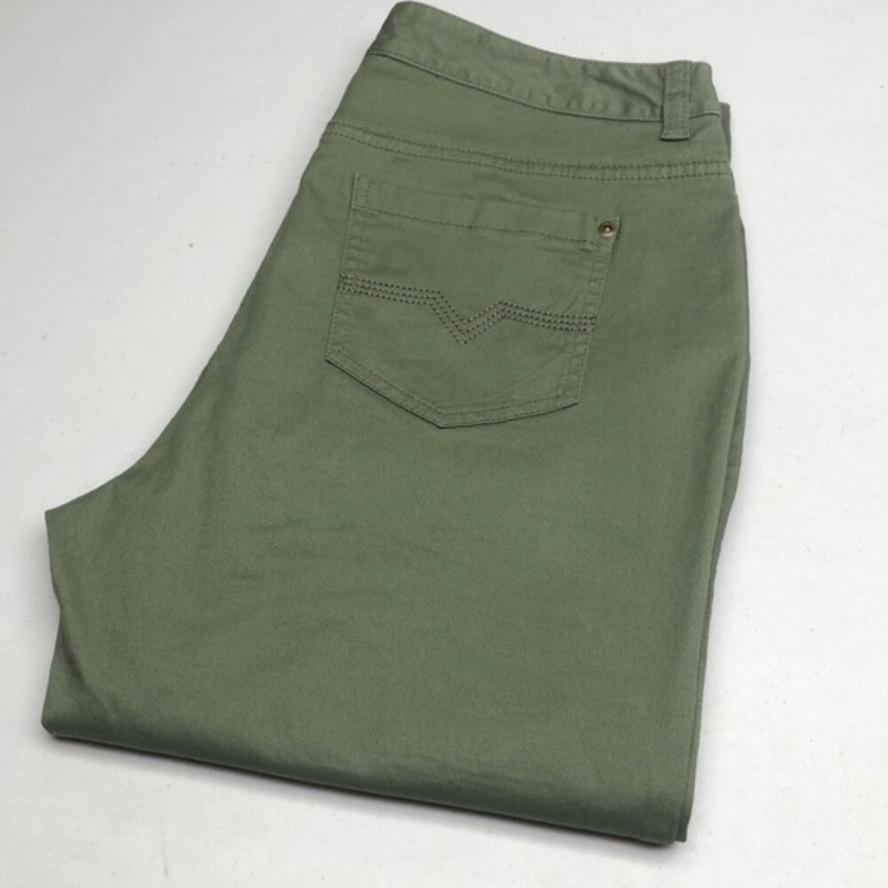 LIKE NEW NORTHERN REFLECTIONS OLIVE WEEKEND ANKLE CROP 10/30x28 ⭐️